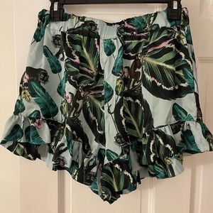 Loborosa short with ruffles. Size M